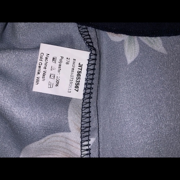 Cold shoulder asymmetrical dress - Picture 4 of 5